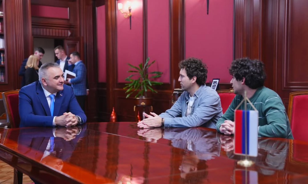 Sastanak sa studentima: Minić podržao akciju”Budi čovjek- obraduj dijete”