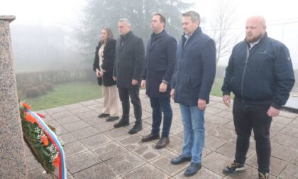 Selak odao poštu žrtvama: Položio vijenac na spomenik stradalim Srbima u Drakuliću