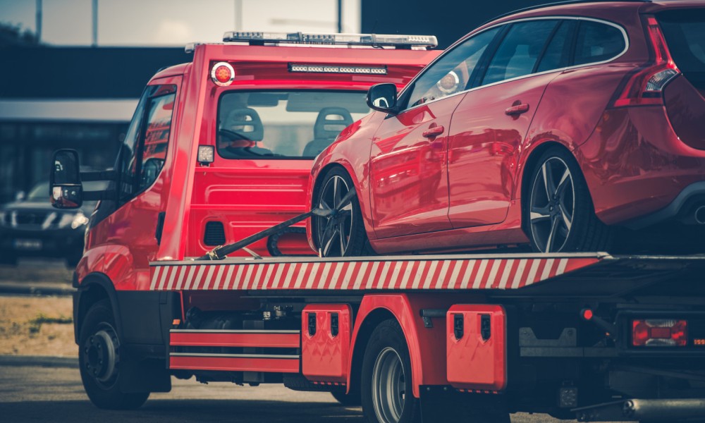 Očajni otac trčao za kamionom: Šlep vozilo odnijelo auto sa djetetom VIDEO