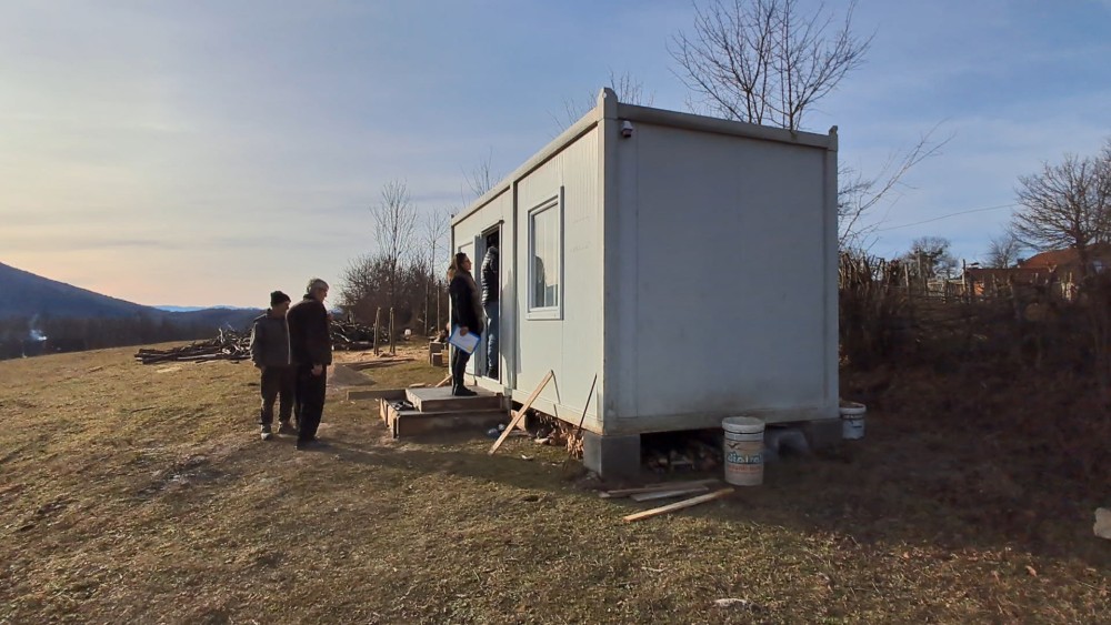 Prije mjesec dana mu izgorjela porodična kuća: Stevo Vučić iz Aginog Sela dobio stambeni kontejner