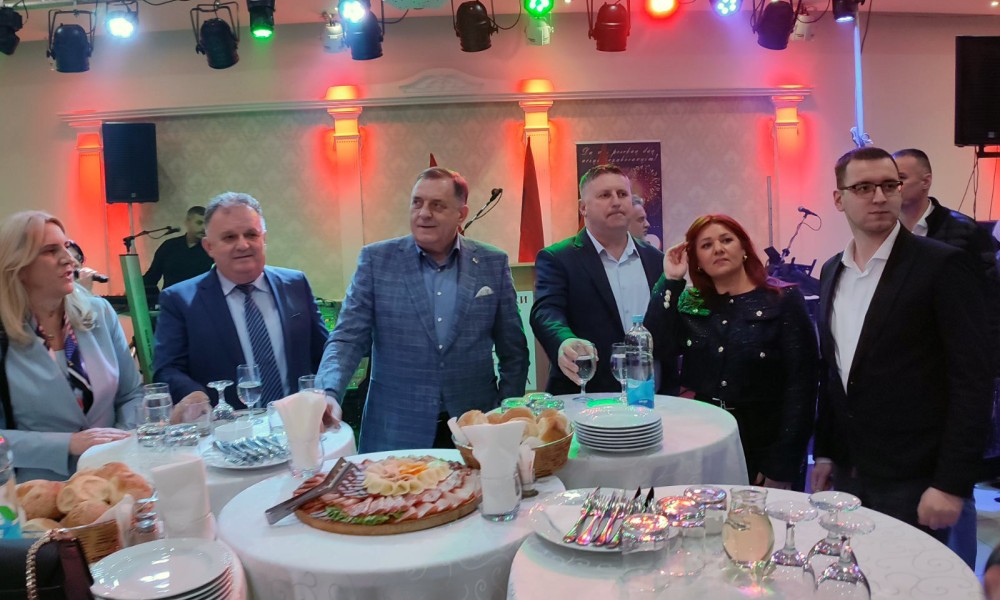 Dodik na novogodišnjem koktelu SNSD-a: Vodimo odgovornu politiku i imamo podršku naroda
