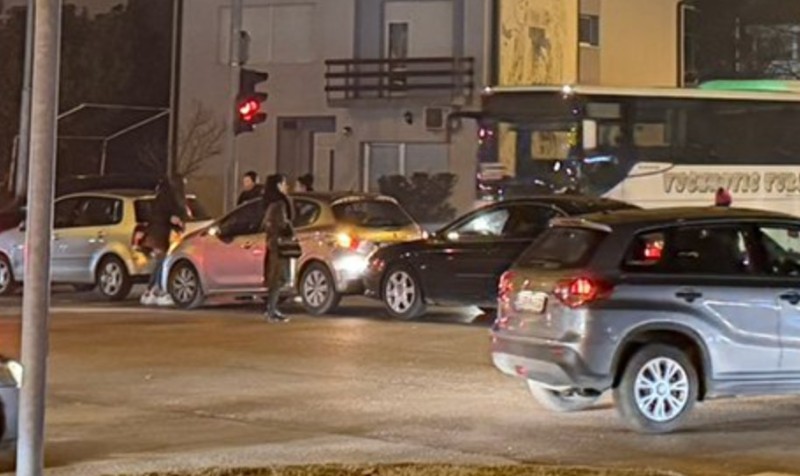 Kolaps u saobraćaju: Lančani sudar na raskrsnici u Banjaluci