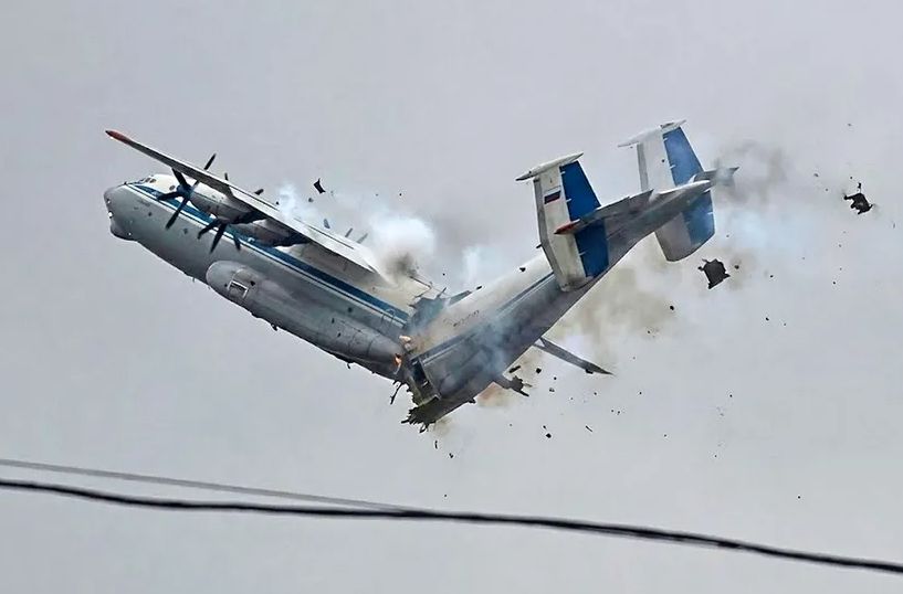 Ruski gigantski avion se prepolovio u vazduhu: Novi snimci poslednjih trenutaka leta An-22 VIDEO