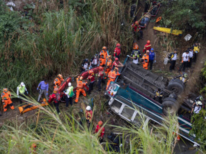 Nesreća u Gvatemali: Putnički autobus pao u provaliju, 15 ljudi poginulo