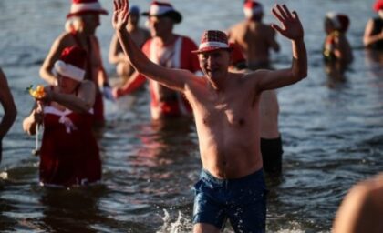 Tradicionalno kupnje! Stanovnici Berlina i ovaj Božić proslavili u hladnom jezeru VIDEO/FOTO