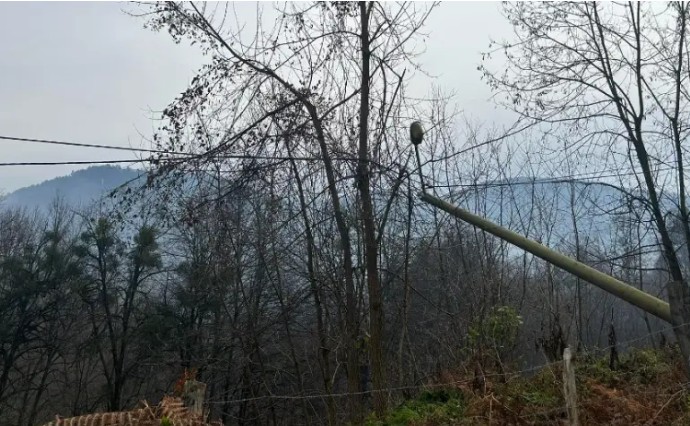 Mještani ogorčeni: Srušena rasvjeta u banjalučkom naselju, nadležni ne reaguju