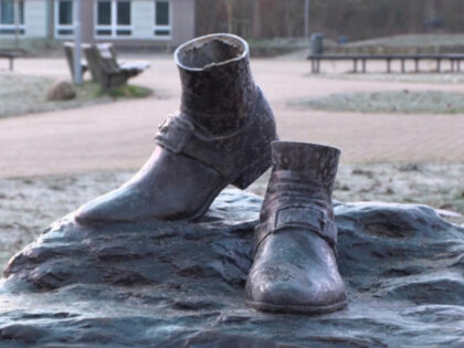 Ostale samo cipele: Lopovi ukrali Geteovu statuu