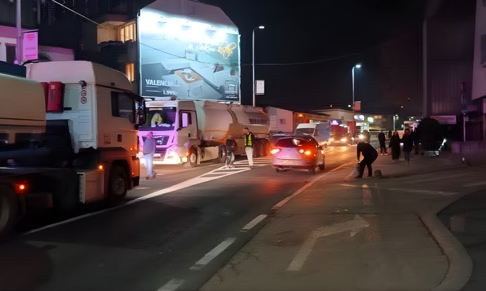 Tragedija na M-17: Pješak izgubio život, stao da pomogne, pa udaren