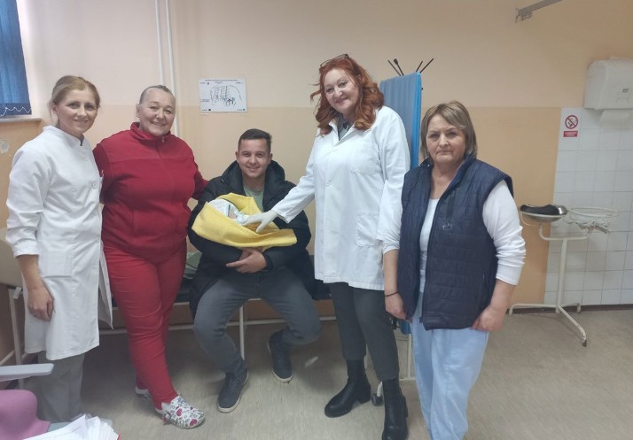 Radosne vijesti: Sofija stigla na svijet u Službi hitne pomoći u Derventi