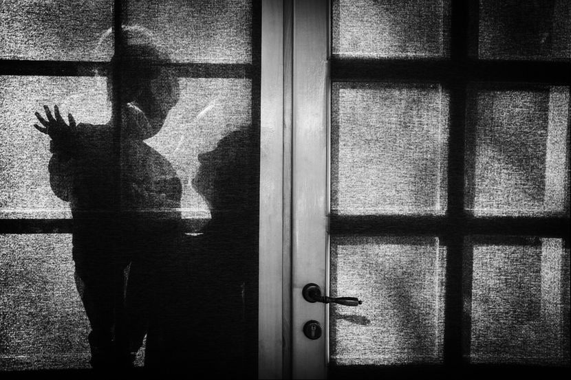 Detalji horora! Sinovima proslavila 3. rođendan, pa ih uzela u naručje i bacila se sa 10. sprata