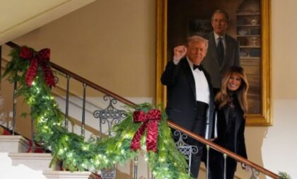 Tramp pohvalio Melaniju zbog božićne dekoracije Bijele kuće: “Dušo, učini mi uslugu”