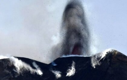 Vulkan Etna ponovo eruptirao: Pepeo stigao do poznatog skijališta