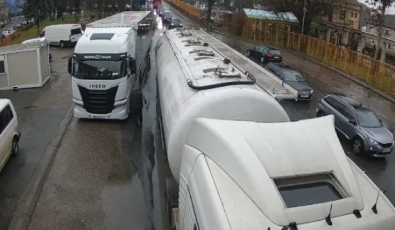 Kolone kilometarske – čekanja višesatna: Haotično stanje na graničnim prelazima
