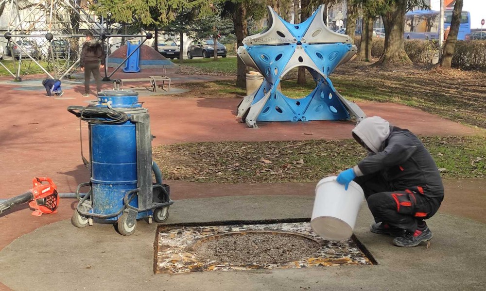 Preko noći uništavano: Uređuje se igralište u banjalučkom naselju FOTO
