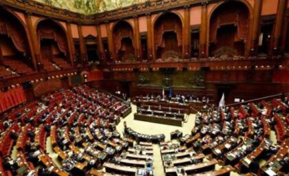 Sa 216 glasova “za” i 126 “protiv”: Nakon burne debate usvojen budžet Italije
