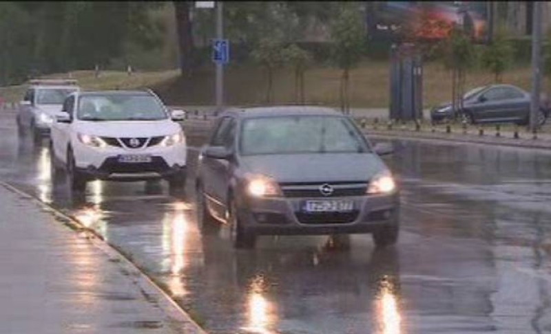 AMS Srpske upozorava: Poledica i klizavi kolovozi očekuju se u večernjim časovima