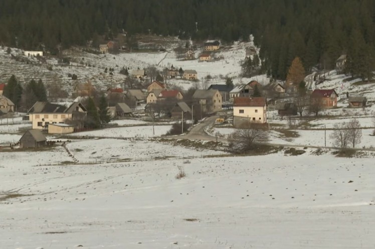 Mještani Korićana bojkotovali izbore: Tišina jača od slogana, jedan učenik čuva nadu u spas sela VIDEO