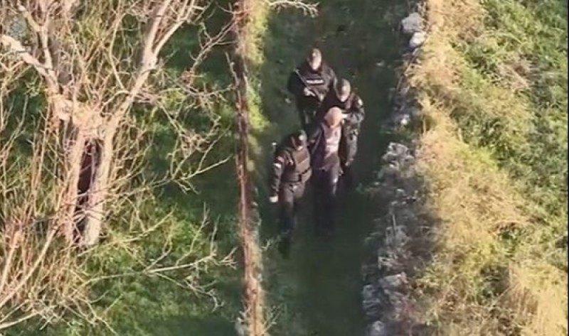 Otkrio ga pas: Pogledajte kako je uhapšen muškarac koji je počinio dvostruko ubistvo VIDEO