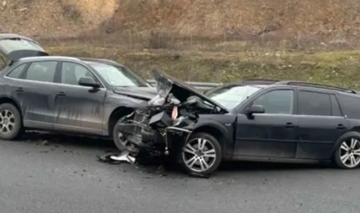 Nesreća na auto-putu: Povrijeđene tri osobe