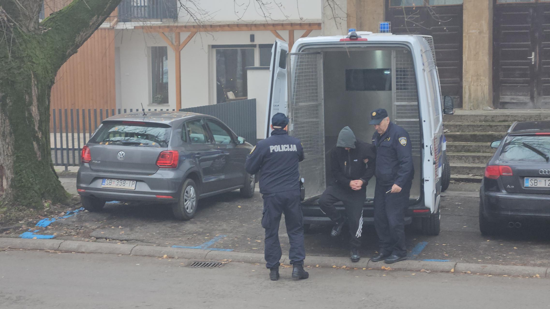 Mladić iz BiH pred sudijom nakon šverca migranata: Strahuje se da će pobjeći VIDEO