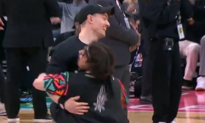 Pamtiće Božić do kraja života: Došao na NBA utakmicu i zaradio 10.000 dolara VIDEO