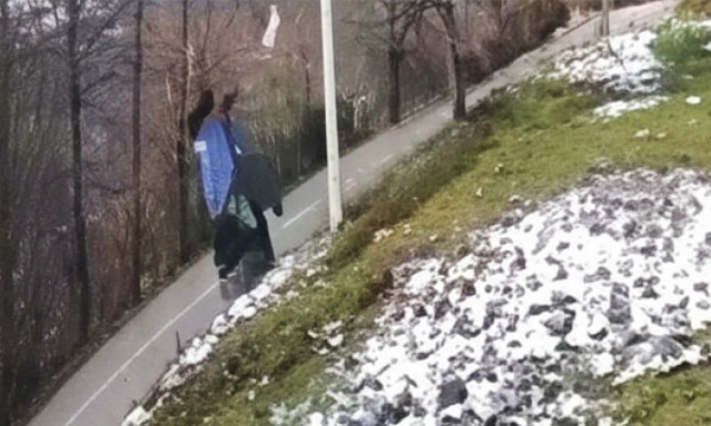 Užasavajući prizor: Djevojka (19) preživjela prevrtanje automobila VIDEO