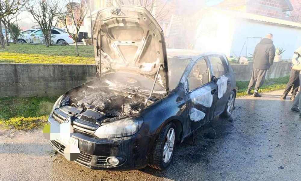Zapaljen auto u Banjaluci: Vatrogasci intervenisali na više lokacija