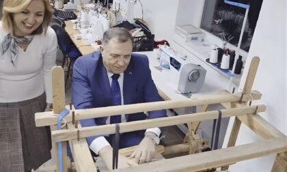 Dodik napravio pauzu od politike: Učio da tka vunu i poslao poruku VIDEO