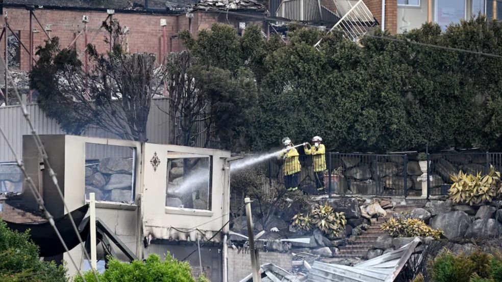 Požari u Australiji gutaju kuće: Poginuo vatrogasac