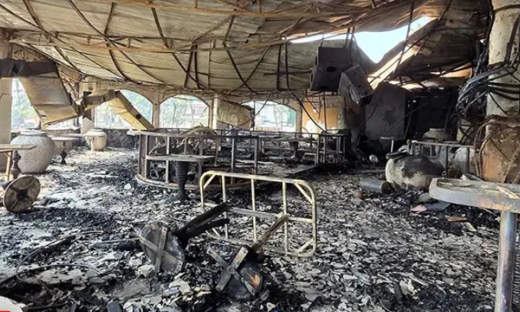 Vatra “progutala” noćni klub: Snimljen trenutak širenja požara u objektu punom ljudi VIDEO