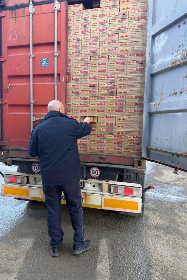 Advokat demantuje tvrdnje: Roba uvezena u BiH je originalni Red Bul