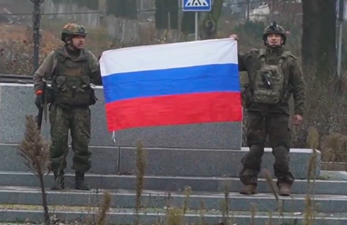 Rusi zauzeli Pokrovsk, “paradiraju” kroz ruševine: Putin izdao novo naređenje VIDEO