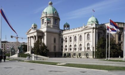 Komunalne službe na terenu: Uklonjeni šatori ispred Narodne skupštine Srbije