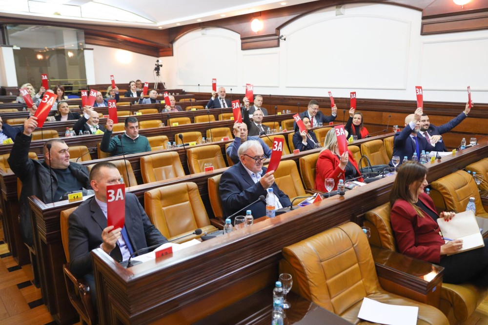 Odbornici odobrili dva kredita od 15 miliona KM, pa prekinuli sjednicu: Jednoglasno za Kajinu garažu