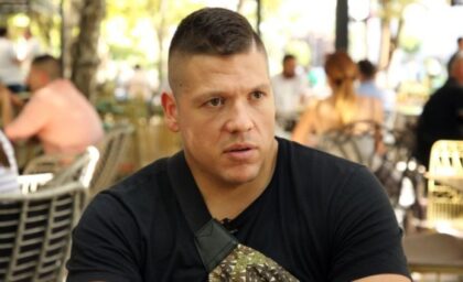 Popularni pjevač svima uputio žestoku poruku: “Ne radite to, povraća mi se!” FOTO