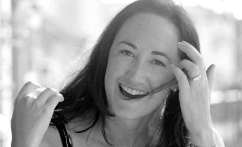 Autorka bestselera “Kupoholičarka”: U 55. godini preminula Sofi Kinsela