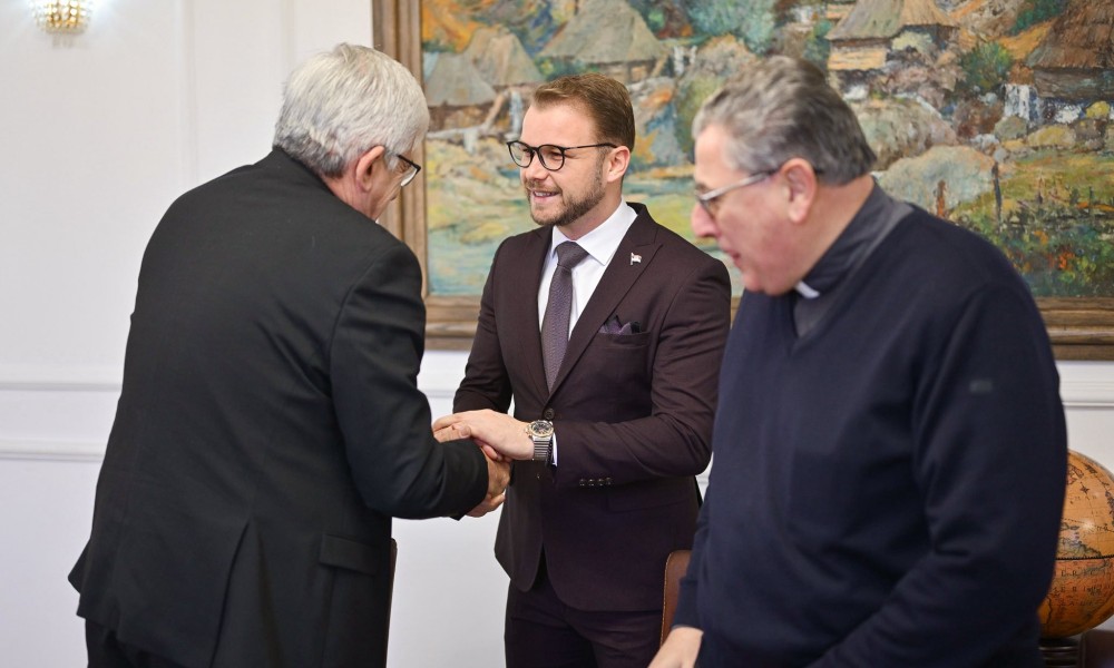 Stanivuković održao sastanak sa banjalučkim biskupom: U pet oblasti smo postigli dogovor