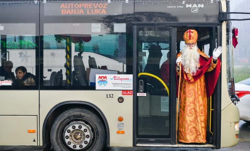 Tradicionalno! U utorak vožnja sa Svetim Nikolom i Djeda Mrazom u Banjaluci