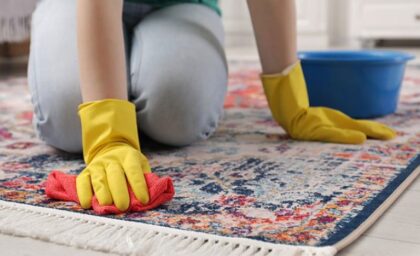 Sigurno ih već imate kod kuće: Domaći sprej od samo tri sastojka vraća sjaj tepihu