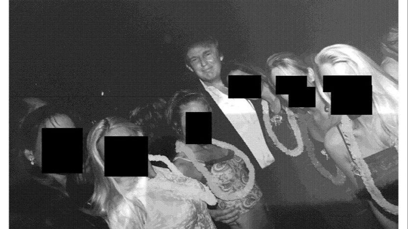 Objavljene nove fotografije sa Epstajnovog imanja: Na njima se vidi i Tramp FOTO