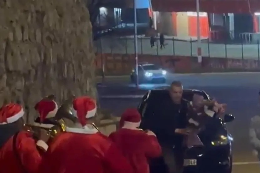 Ceca slavi Nikoljdan: Pred kuću stigli trubači