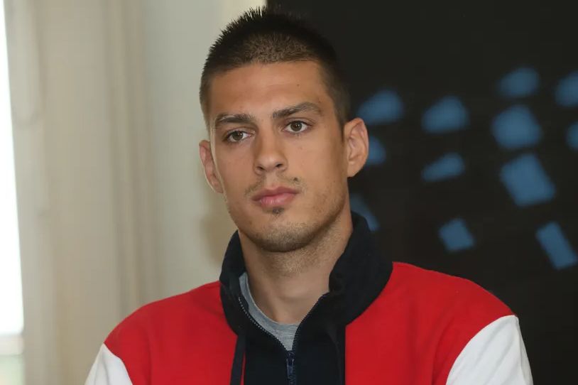 Vujadin Savić napadnut u tržnom centru u Beogradu VIDEO