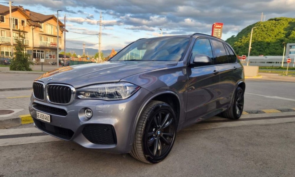 Lopovi ukrali BMW-a ispred kuće: Vlasnik nudi 10.000 KM za vraćanje