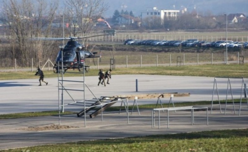 Održana i kratka pokazna vježba: Žandarmerija iz Francuske stigla u Banjaluku FOTO