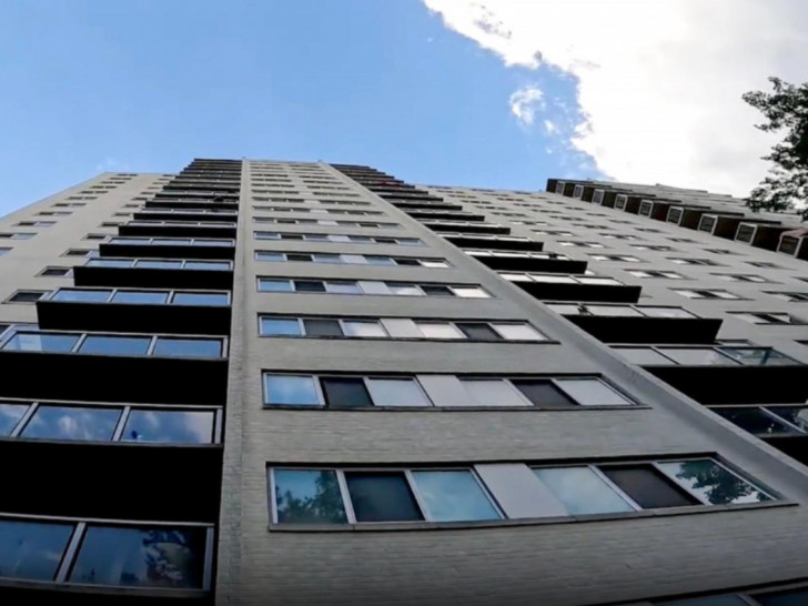 Žena poginula nakon pada sa 10. sprata zgrade: Dvoje djece (3) u kritičnom stanju