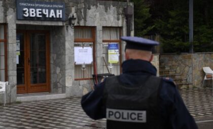 Nova provokacija protiv Srba: U Zvečanu uklonjena bista Bogdana Radenkovića VIDEO