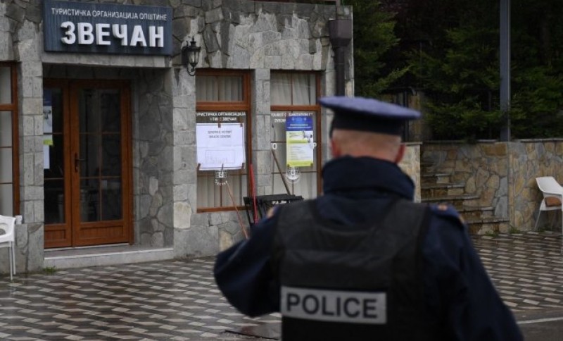 Nova provokacija protiv Srba: U Zvečanu uklonjena bista Bogdana Radenkovića VIDEO