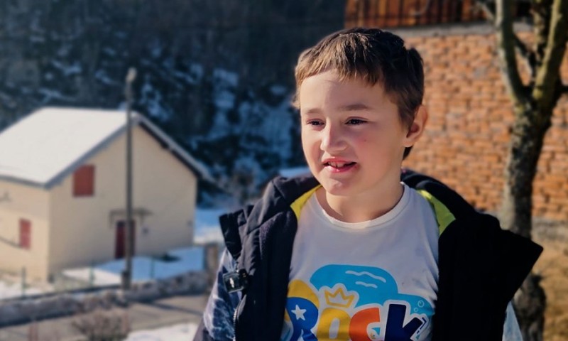 Pomozimo malom Ahmetu: Ne sanja skupe igračke, želi oca