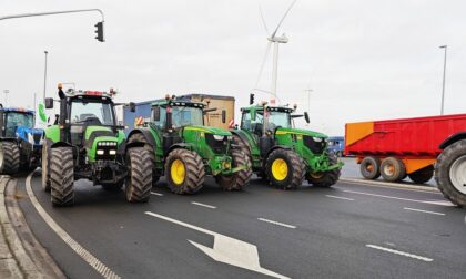Belgijski poljoprivrednici uzeli stvar u svoje ruke: Traktorima blokirali ulaz na aerodrom
