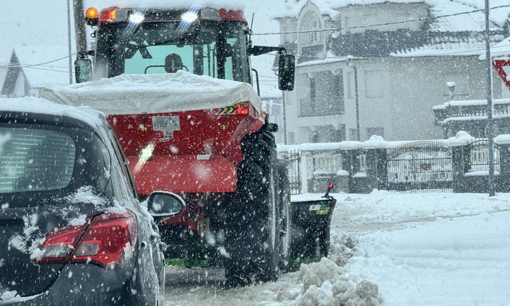 Borba protiv snijega i u Bijeljini: Na terenu sve raspoložive ekipe